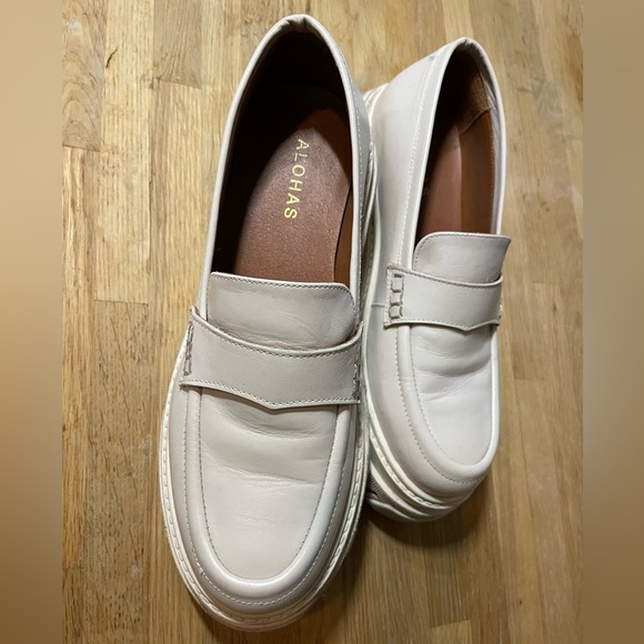 ALOHAS Cream Platform Loafers - Picture 9 of 10